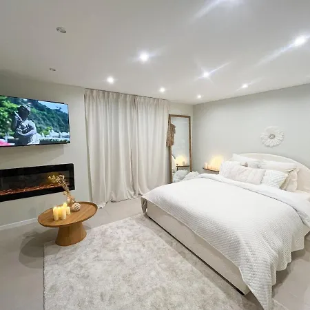 Apartment Romantique Avec Jacuzzi *